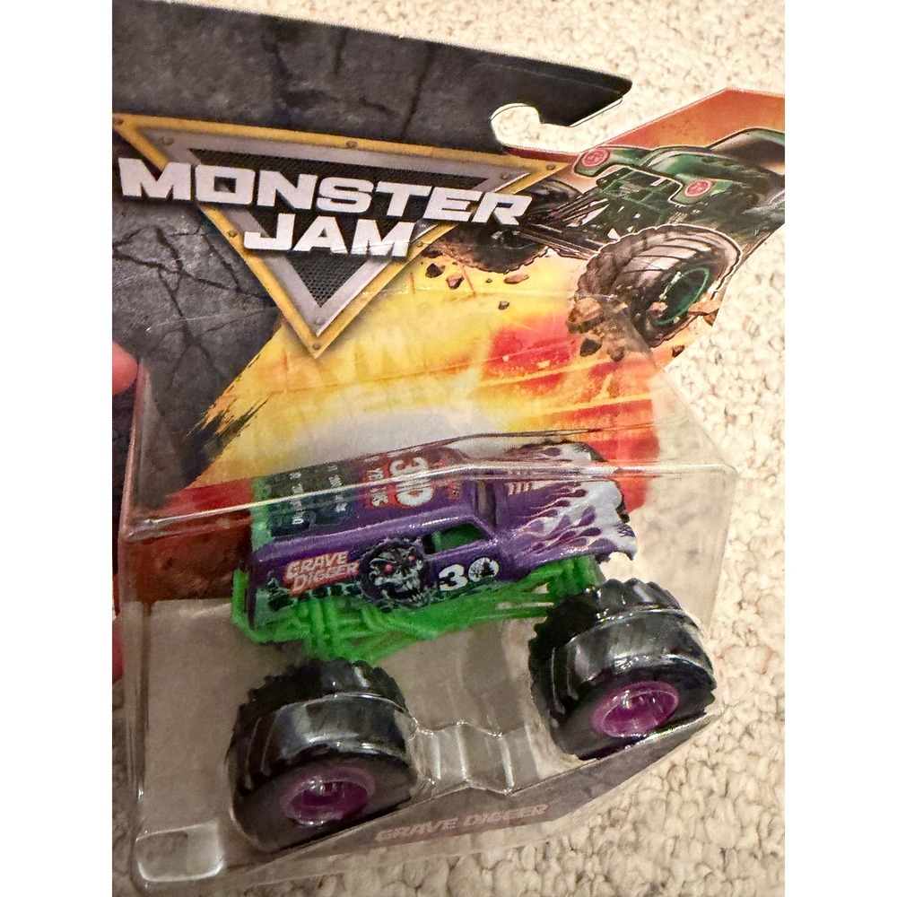 Monster Jam Grave Digger Monster Truck NWT 1:64 Purple 30th Anniversary Diecast